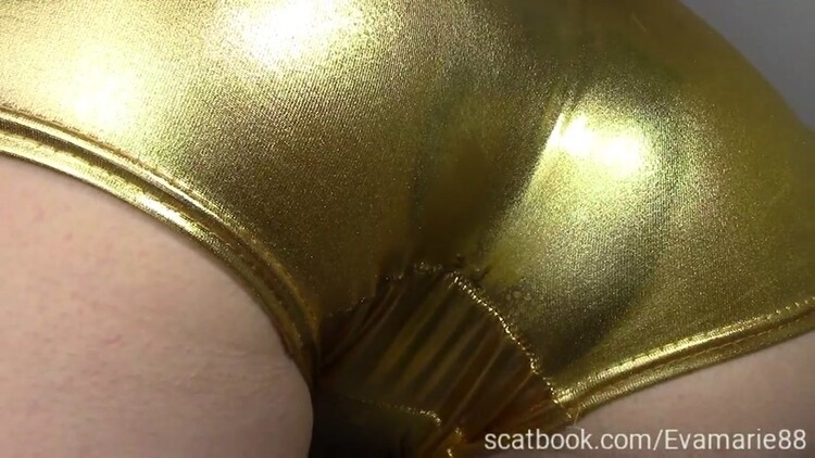 Farts and shit in gold shorts - Sex With evamarie88 (2022) [FullHD 1920x1080 / MPEG-4]