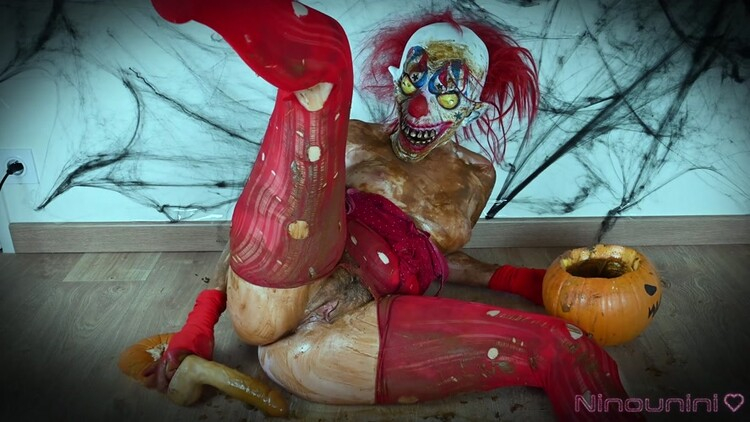 Dirty Halloween : I Shit And Piss In A Pumpkin For Halloween Before Playing With The Contents And Fucking My Ass (2024) [UltraHD/4K 3840x2160 / MPEG-4]