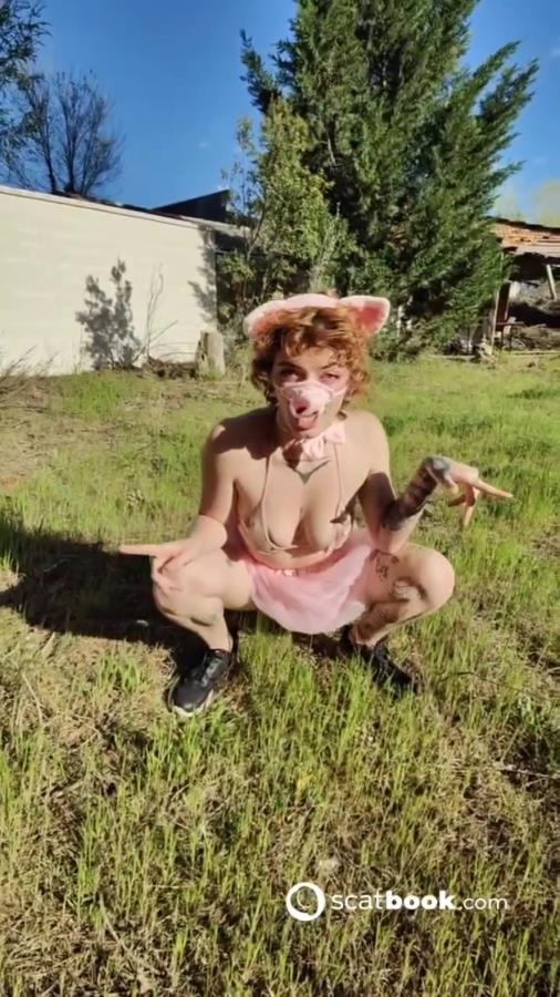 Malafalda Pig Peeing On Lawn P1 (2025) [SD  / MPEG-4]