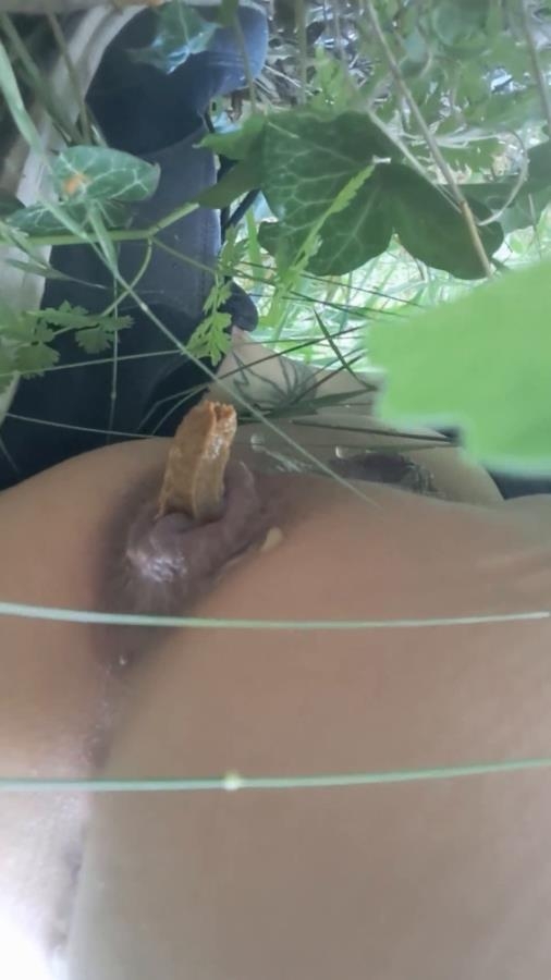 In the heart of Nature Outdoor Pooping P1 (2025) [FullHD  / MPEG-4]