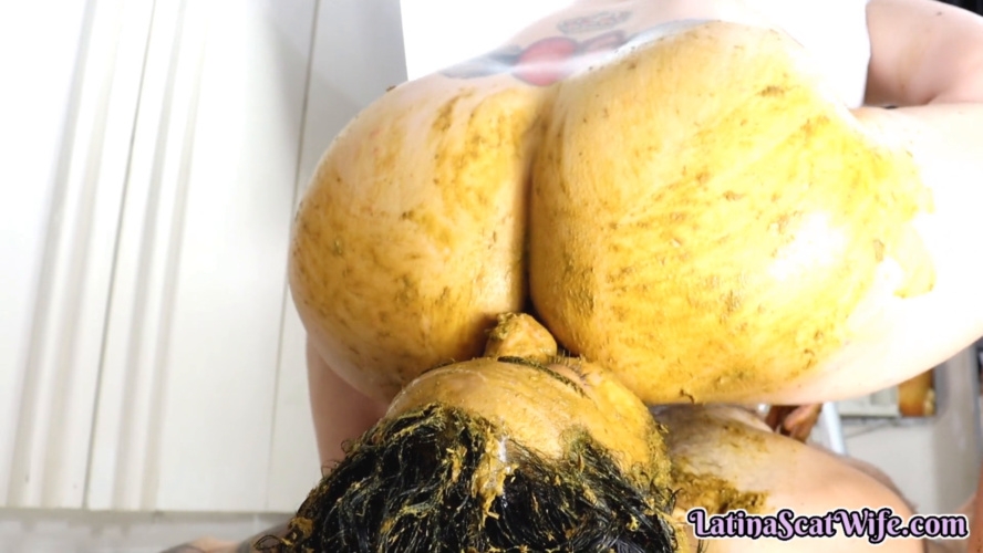 LATINA SCAT WIFE - Having Fun With The Bathroom Slave (2025) [FullHD  / MPEG-4]