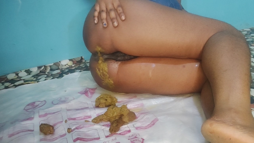 Training pretty eating and smearing - Sex With PrettyEbonies (2025) [HD  / MPEG-4]